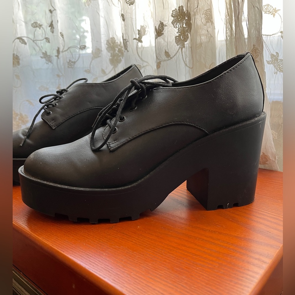 DIVIDED Black Platform Oxford Shoes